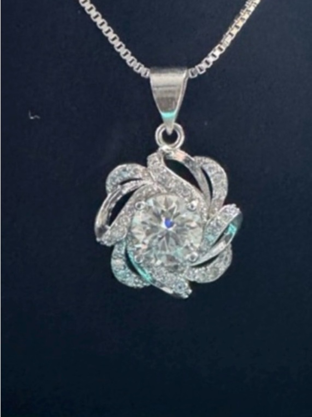 Stunning Moissanite flower necklace set in 925 Sterling Silver
